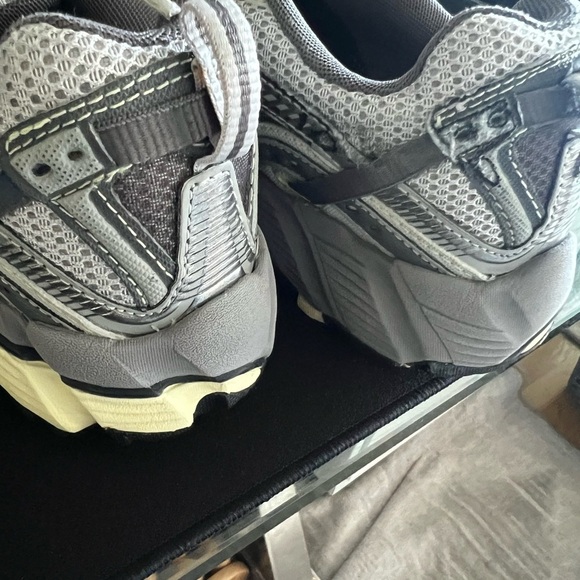 New Balance Gray Athletic Trail Running Shoes Women's Color Gray Sz 6 - Picture 14 of 15